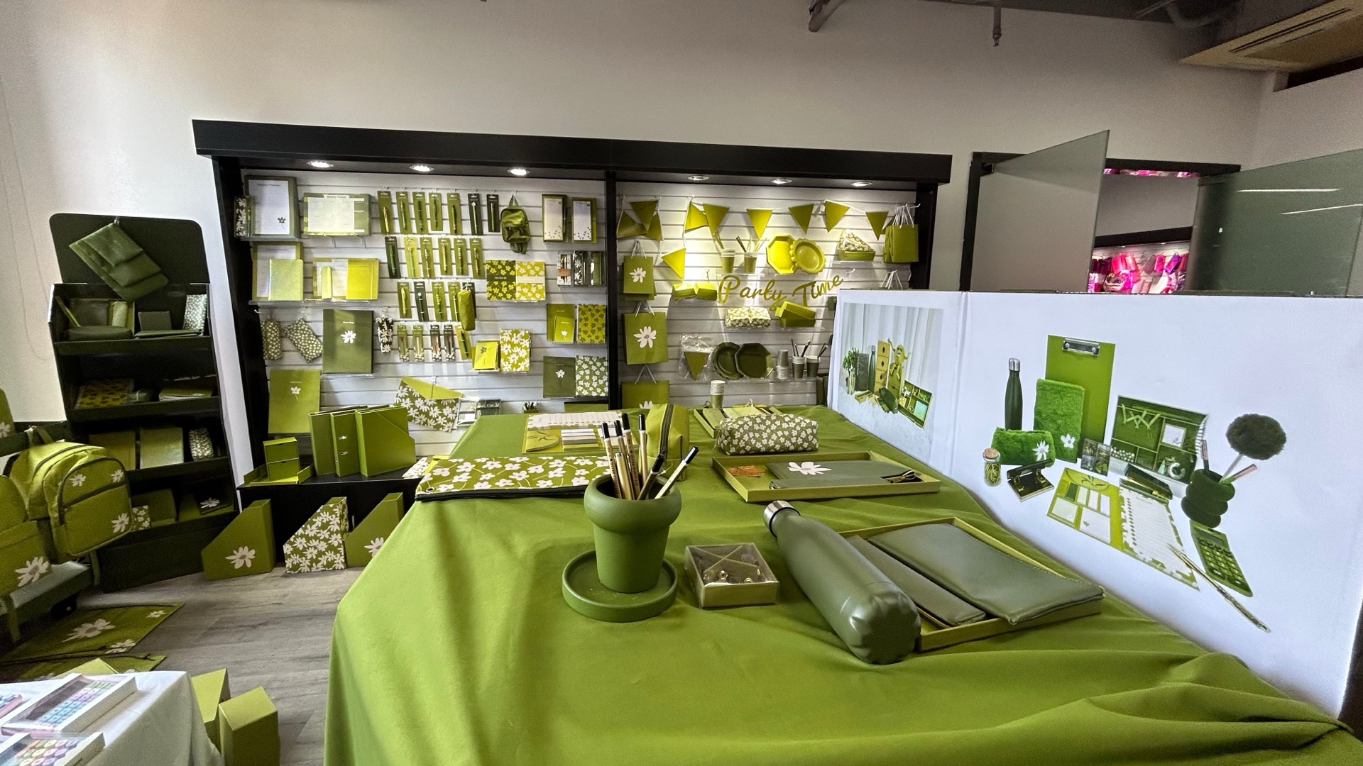 Notebooks, pens, cases and packaging displayed together in the SHINYYOU showroom.